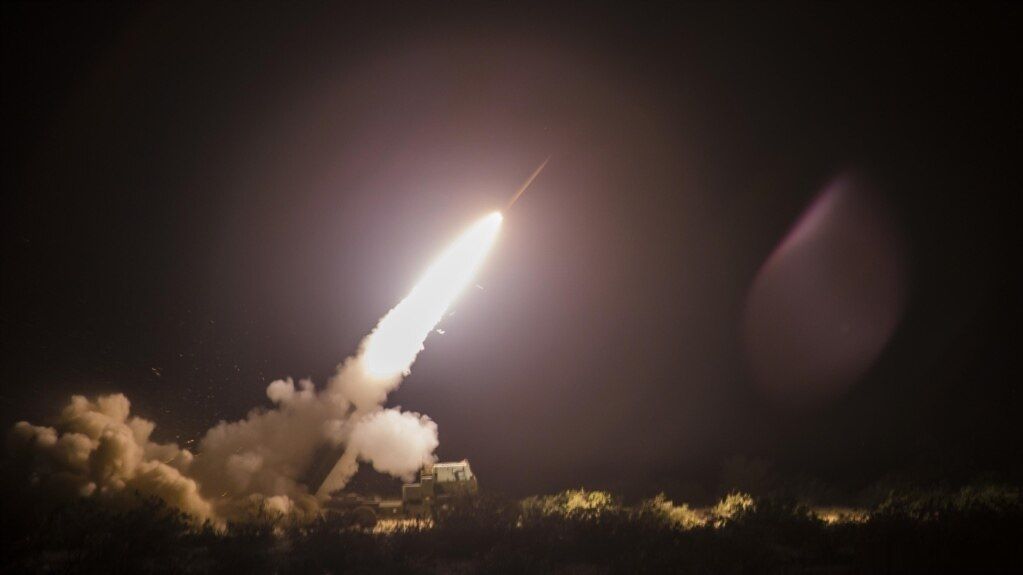 ВСУ накрыли оккупантов сразу из 4-х HIMARSов – в россиян прилетел залп из двух десятков ракет 