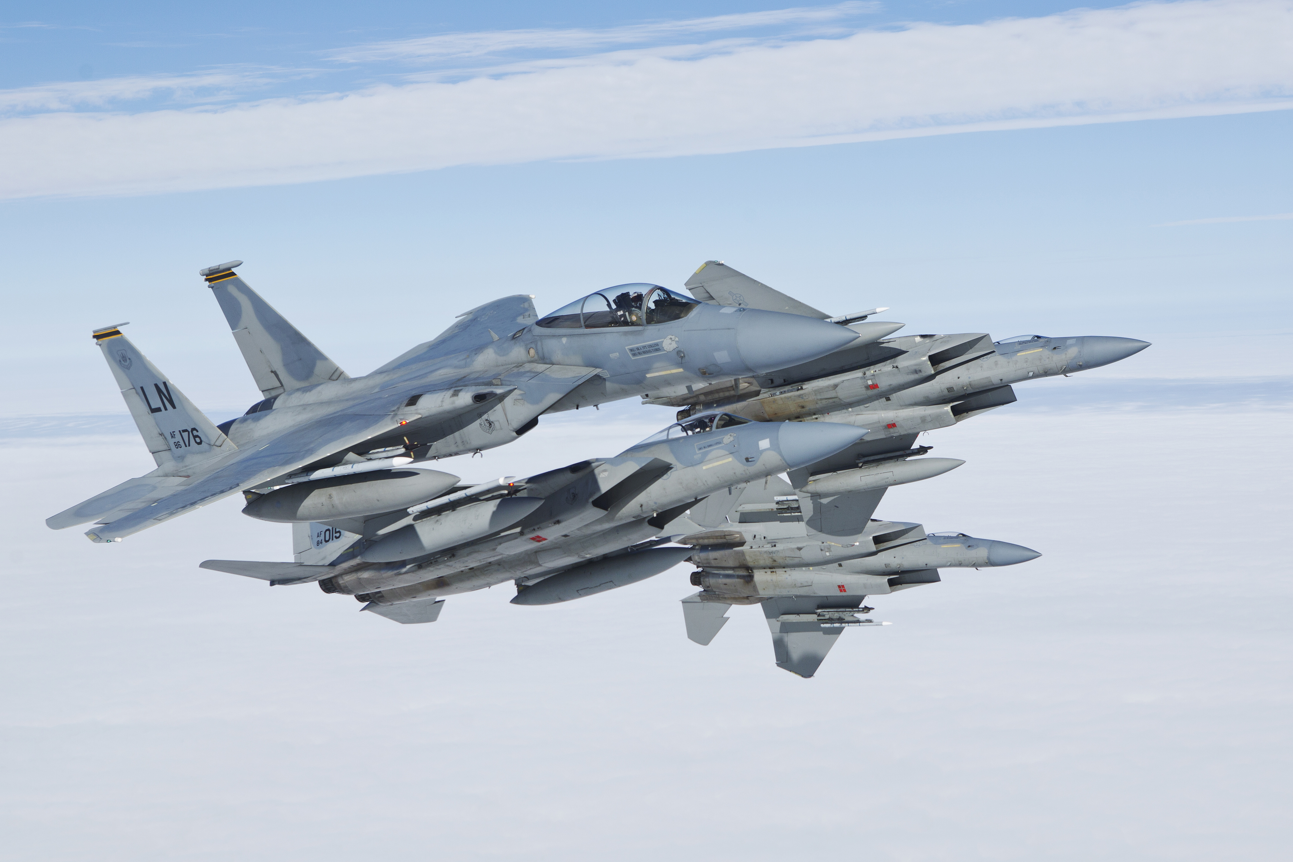 Войска НАТО втрое увеличили свое присутствие в странах Балтии: США перебросили мощнейшие истребители F-15C к границам России
