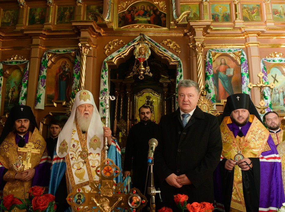 Филарет поблагодарил Порошенко за Украинскую Церковь: "Вы взяли на себя этот крест, донесли до того места, где мы победили"