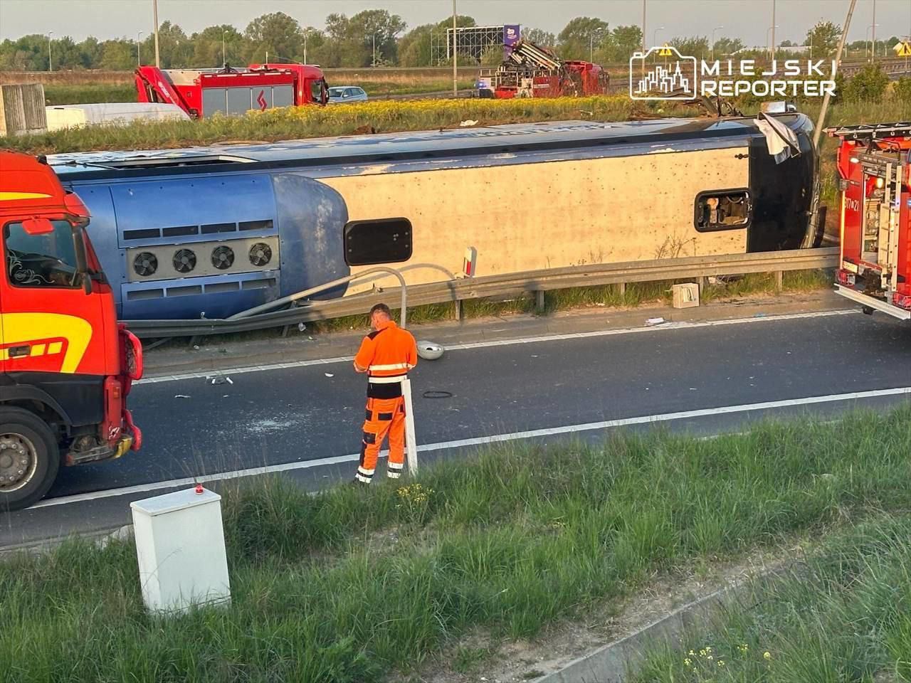 Под Варшавой перевернулся автобус с украинцами: в двойном ДТП много пострадавших, включая ребенка, – СМИ