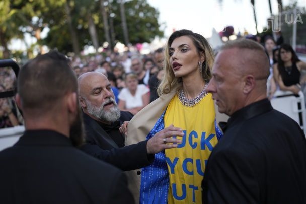 “F**k you Putin”: украинская модель “послала” российского диктатора на красной дорожке Каннского кинофестиваля