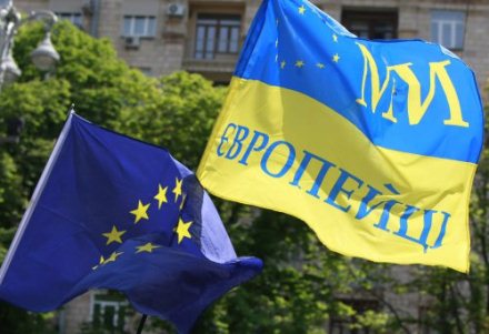 "Да, мы заплатили и платим страшную цену за этот разворот в сторону ЕС!" - украинский постпред в Совете Европы Кулеба, комментируя Ассоциацию, сказал, что "вспоминает тех, кто погиб за то, чтобы этот день настал"