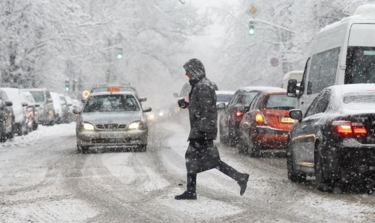 Погода на 26 декабря: на Украину обрушатся мокрый снег и сильный порывистый ветер