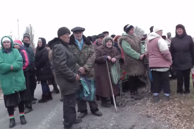 ​Пенсионеры Донбасса: Путину тому надо голову оторвать, чтобы не лез в наши дела