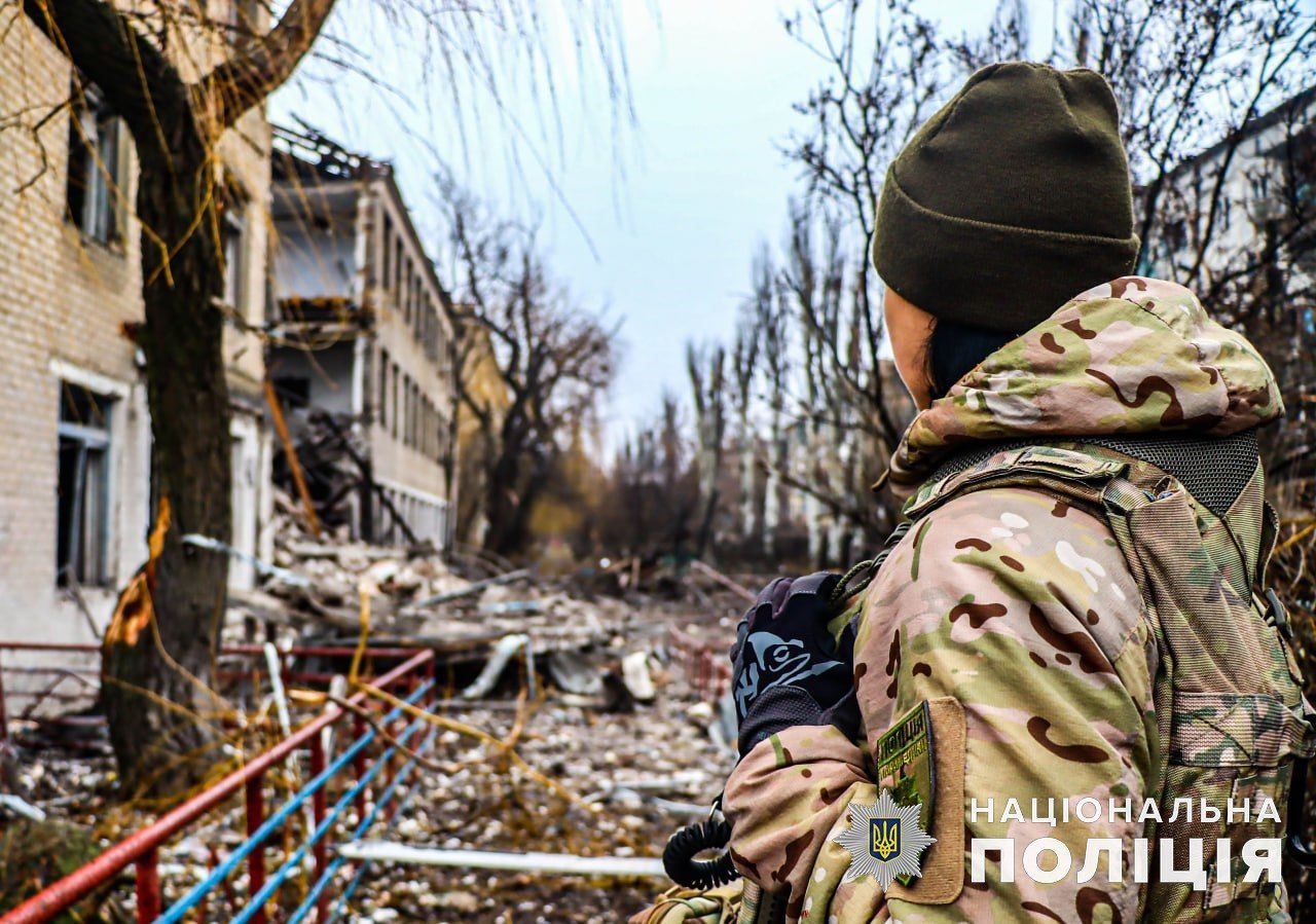 Разбили больницу и десятки домов: в Нацполиции показали последствия ударов армии РФ по Селидово и Курахово