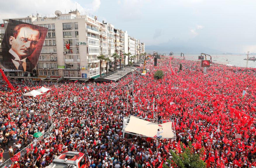 Эрдоган рискует: 2 миллиона турков вышли на митинг в поддержку соперника президента Турции Индже