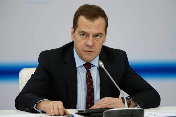 Медведев: Дорогая нефть в прошлом, ничего не обещайте людям