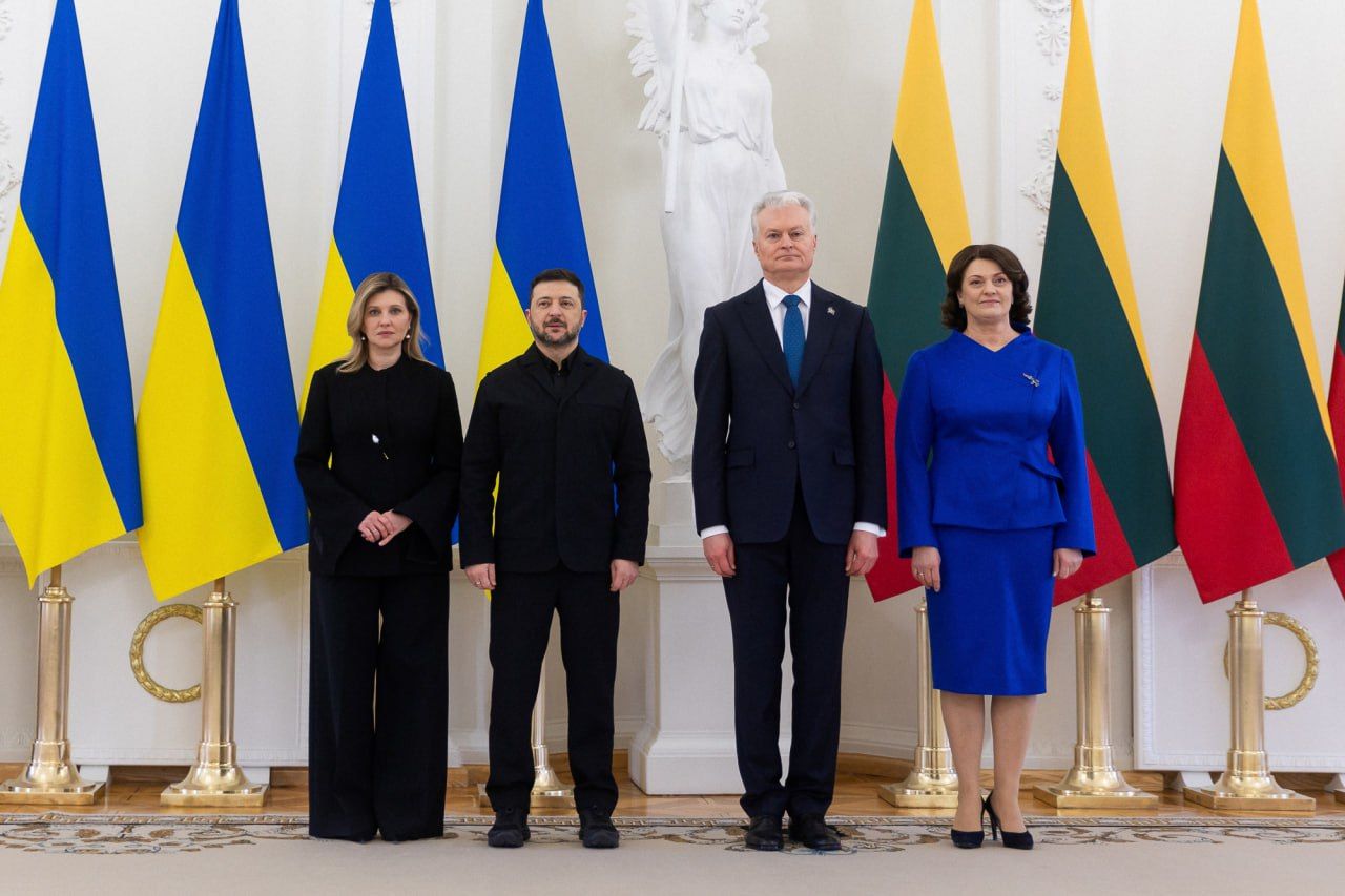 Зеленский в Вильнюсе: Литва отправит почти 100 генераторов и усилит поддержку ПВО Украины