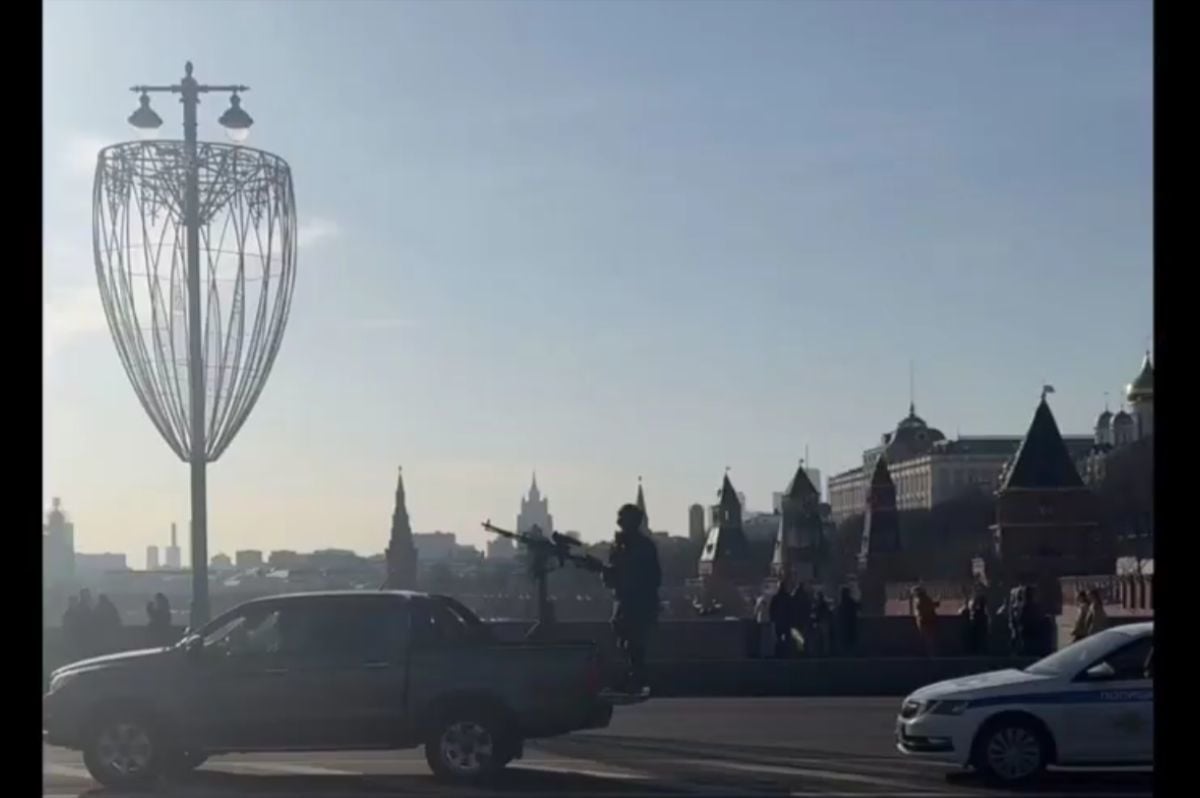 Пулеметчики у Кремля и отключенный Интернет: в Москве беспрецедентный режим безопасности