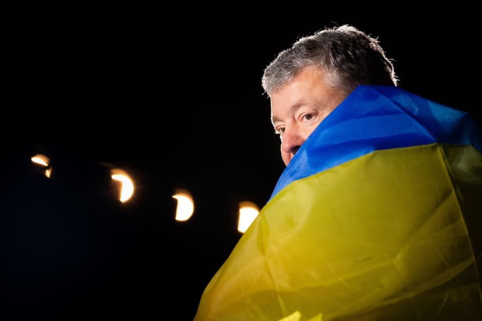 ​"Вместе в радости и поражениях", - Порошенко поблагодарил сборную Украины за борьбу