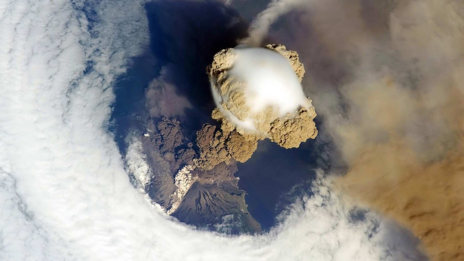 В Антарктиде подо льдами нашли самый разрушительный вулкан за всю историю - человечество в опасности
