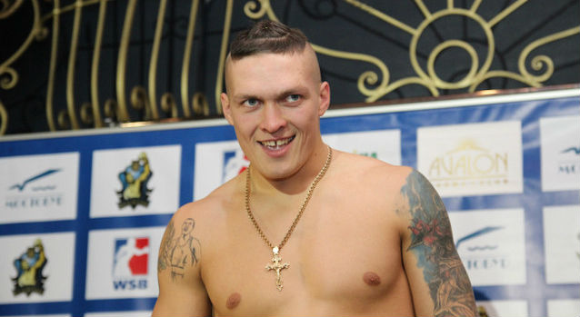 Александр Усик одержал 4-ю победу на профессиональном ринге