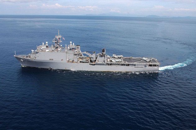 США перебросили в Черное море мощный десантный корабль с боевыми вертолетами: появилось фото, РФ пока молчит