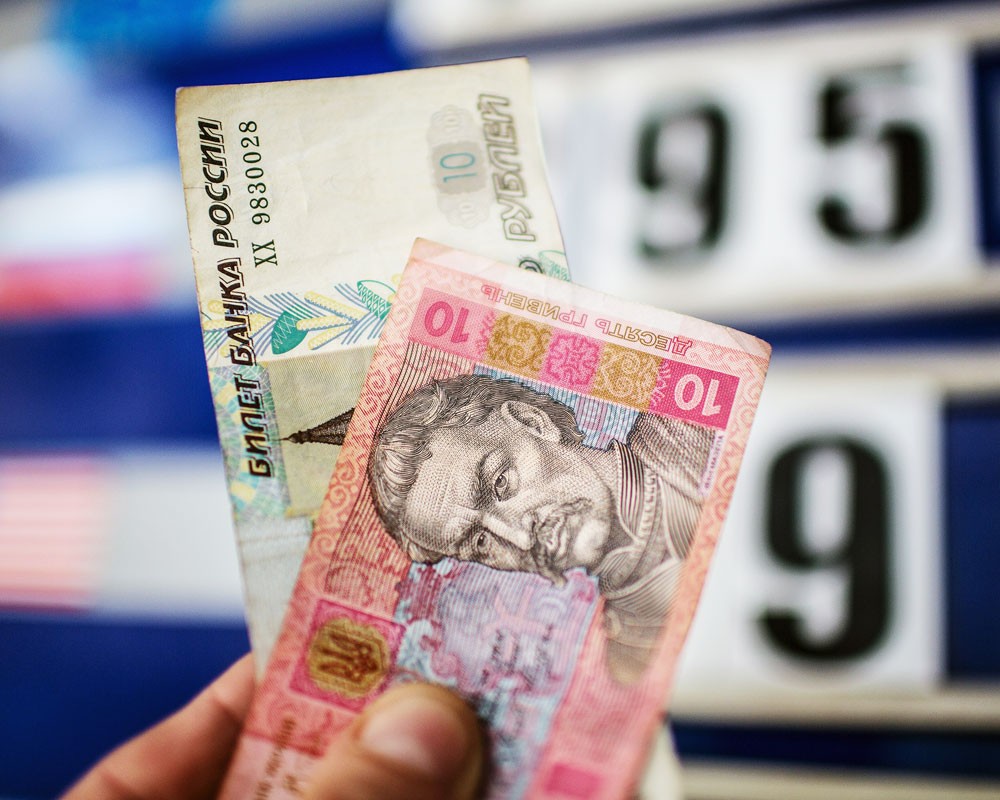 Эксперт рассказал, как сильно зависит Украина от падения российского рубля и чего ждать украинцам