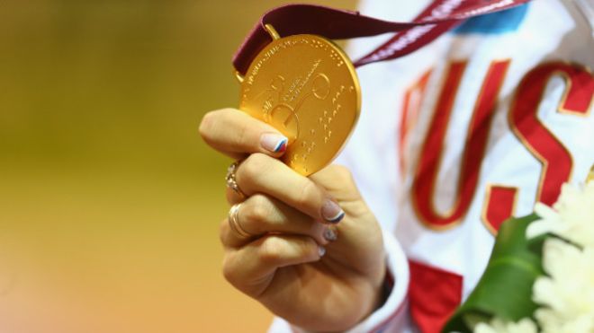 Российские спортсмены, уличенные в допинговом скандале, не спешат расставаться с медалями