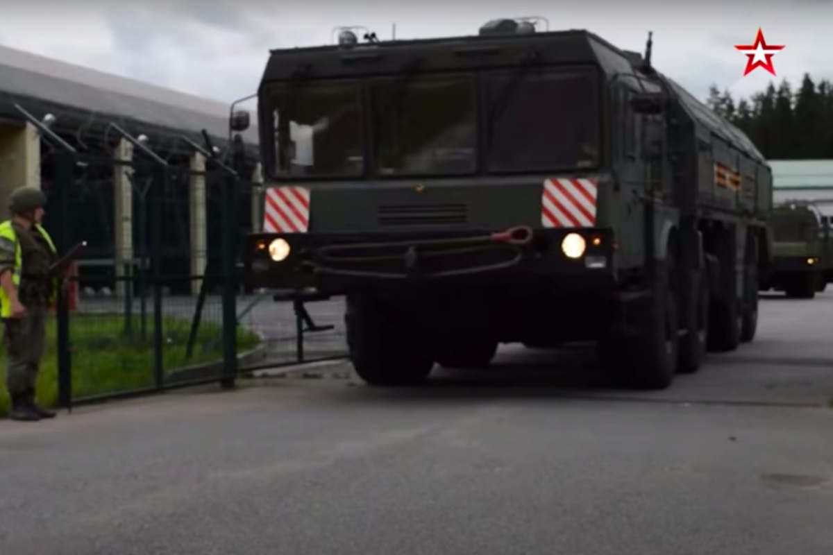 ​"Искандеры", САУ, БТРы: В РФ показали кадры масштабной проверки боеготовности на границе с Украиной