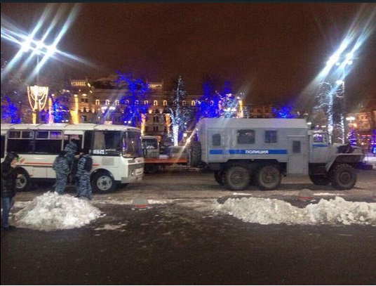 В Москве уже готовятся давать отпор Манежной: привезли металлические заборы и правоохранителей