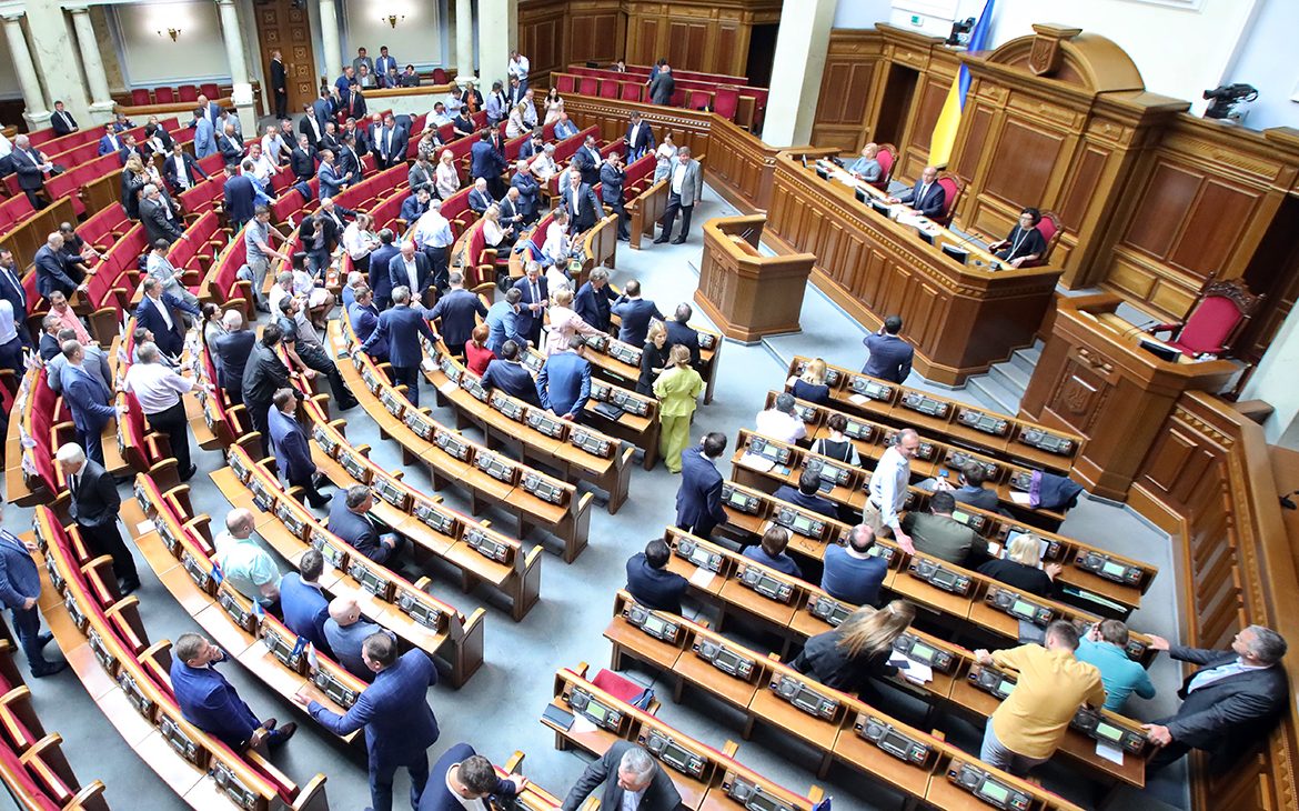 В Раду официально проходит еще 19 депутатов: ЦИК озвучила известные имена "95 квартала" - полный список