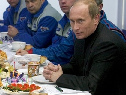 Пир во время чумы: пока население РФ наблюдает за уничтожением продуктов, Путин за казенный счет лакомится деликатесами