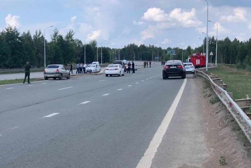 В российской Уфе солдат-дезертир вышел с гранатой на шоссе и требует встречи с главой Башкортостана