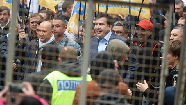 "Мы все здесь останемся, пока они не примут все, что мы требуем", - Саакашвили призвал не разбирать палатки под Верховной Радой