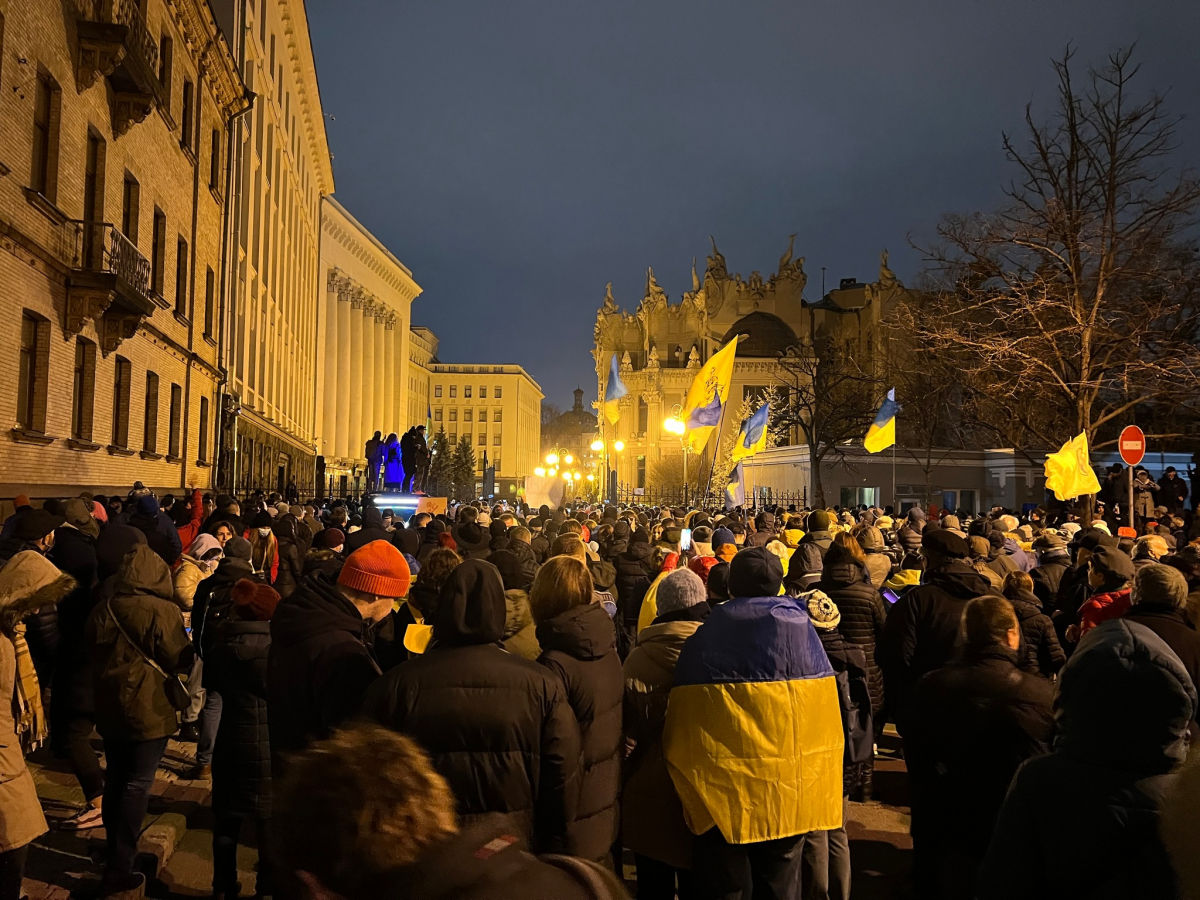 Бутусов удивлен поступком Офиса президента в годовщину Майдана: "Зачем вы это делаете?"