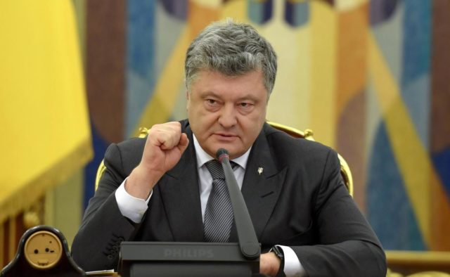 Порошенко сообщил важнейшую информацию для существования Украины: "Мы вышли из зоны риска" - видео