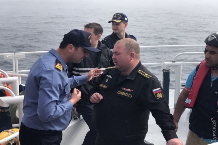 Столкновение российского корабля-разведчика "Лиман" со скотовозом произошло из-за пьяных офицеров российского судна: СМИ опубликовали шокирующие подробности
