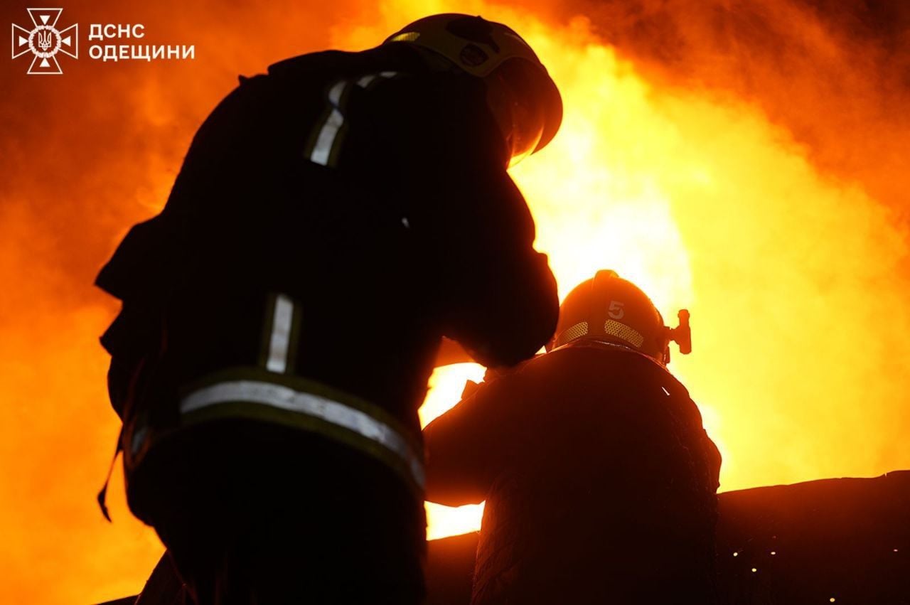 Атака РФ по энергетике Украины: пожары, разрушения, работа ПВО и спасателей в четырех регионах