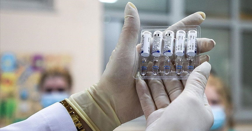 Еще одна страна готова принять у себя российскую вакцину от COVID "Спутник V"