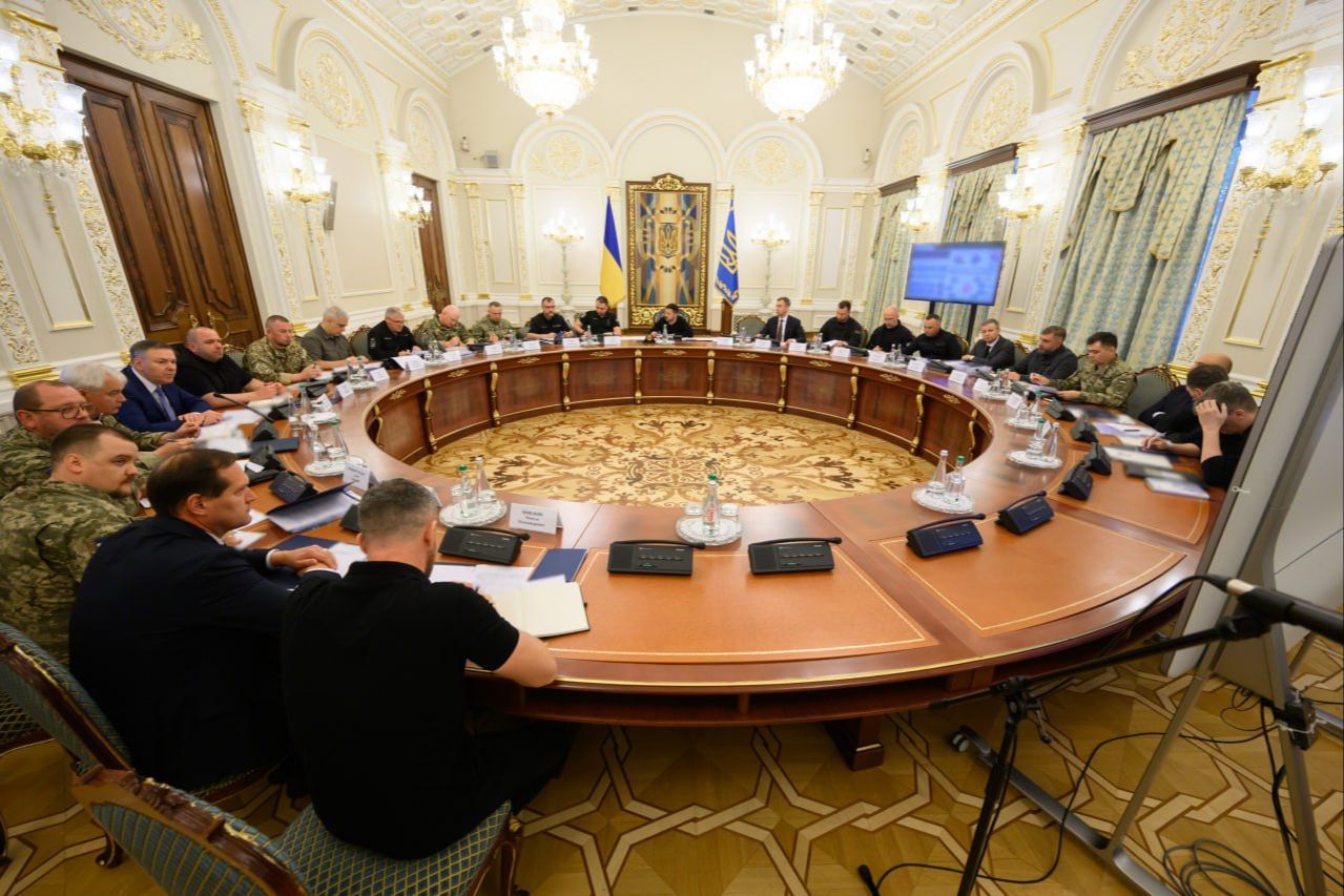 ​Зеленський зібрав Ставку через ППО: Україна готує відповідь на нарощування атак РФ