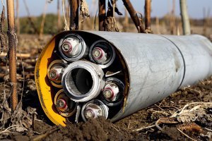 В Донецке разминировали пять кассетных снарядов от "Урагана" 
