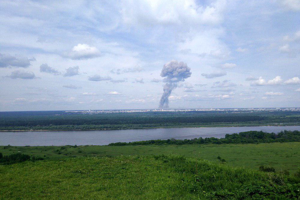 В Дзержинске мощные взрывы: уничтожен крупнейший завод РФ по производству взрывчатки "Кристалл" - кадры