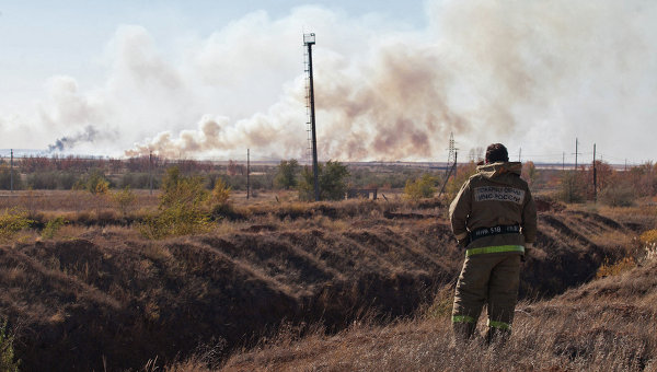 В России горят склады боеприпасов для ДНР: спасатели эвакуируют сотни людей, уничтожены 30 машин