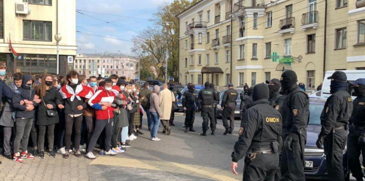 Протесты в Минске: ОМОНовцы были вынуждены уйти от студентов БГУ