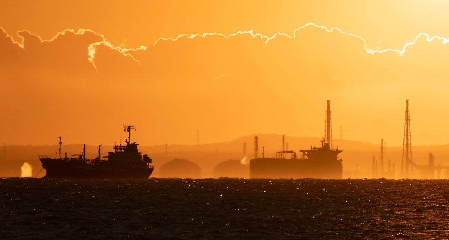 Россия в ответ на действия Запада хочет увеличить "теневой флот" – СВР 