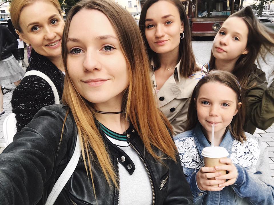Вита Сиротина с дочерьми