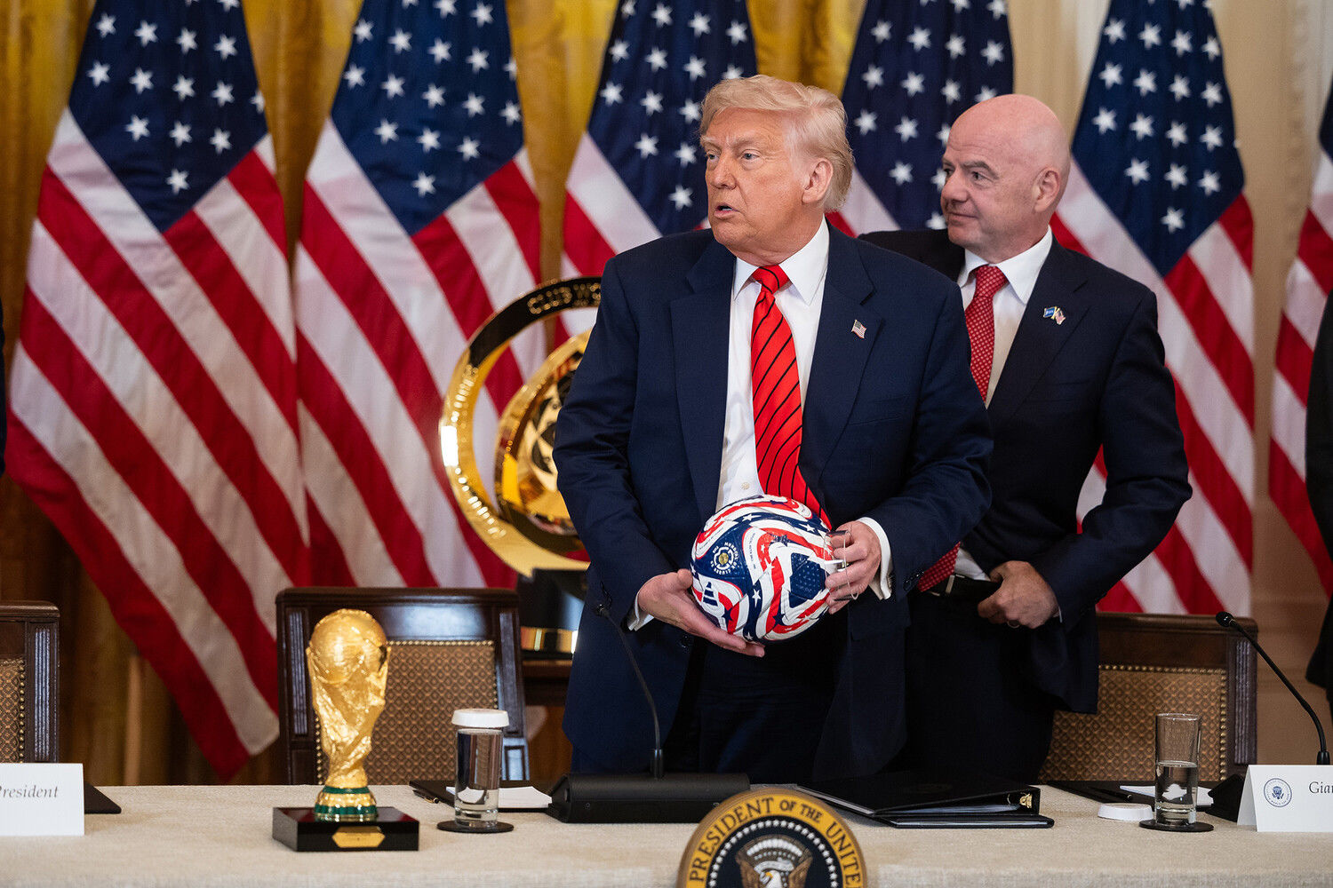 Трамп захотел участия сборной России на ЧМ-2026, но столкнулся с неожиданным открытием 