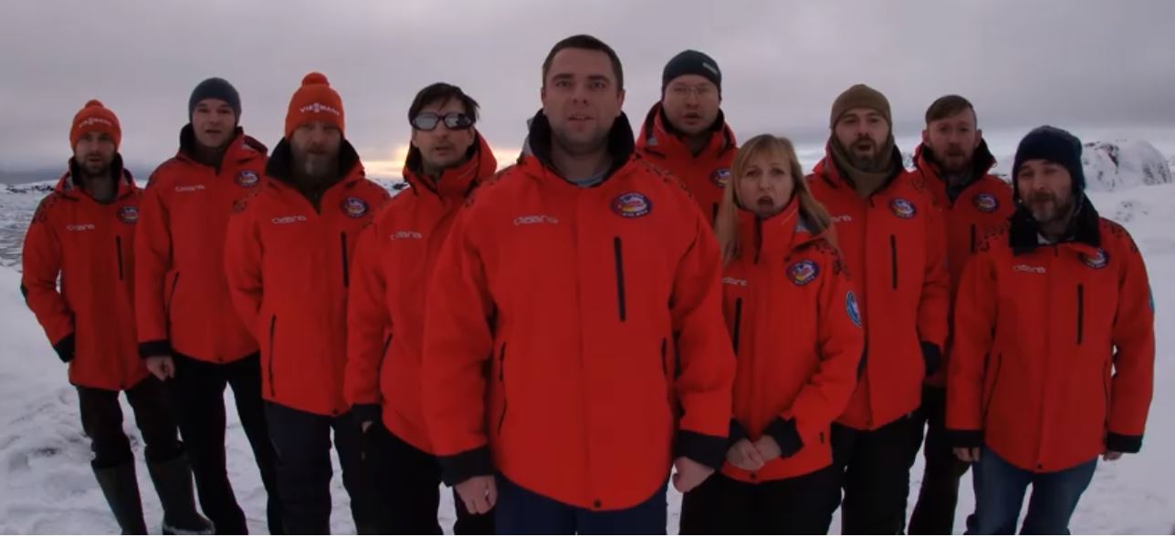 Украинские полярники в Антарктиде записали видео ко Дню вышиванки, вспомнив погибшего коллегу: кадры