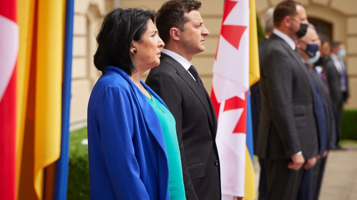 "Слава Украине!" – с таких слов начала свой визит в Украину президент Грузии Зурабишвили