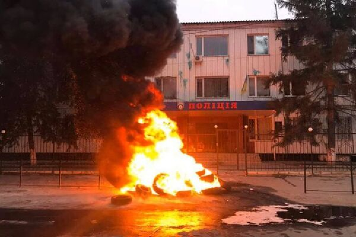 На Херсонщине в городе Каховке жители подняли бунт против полиции, требуя справедливости: детали