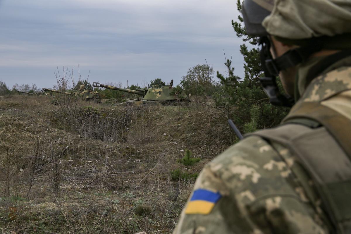 Донбасс охватили смертоносные бои: РФ несет большие потери, провоцируя ООС ударами зениток и артиллерии