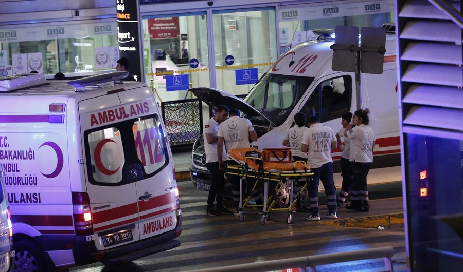Взрывы в аэропорту Стамбула: украинка погибла от ранений и большой кровопотери
