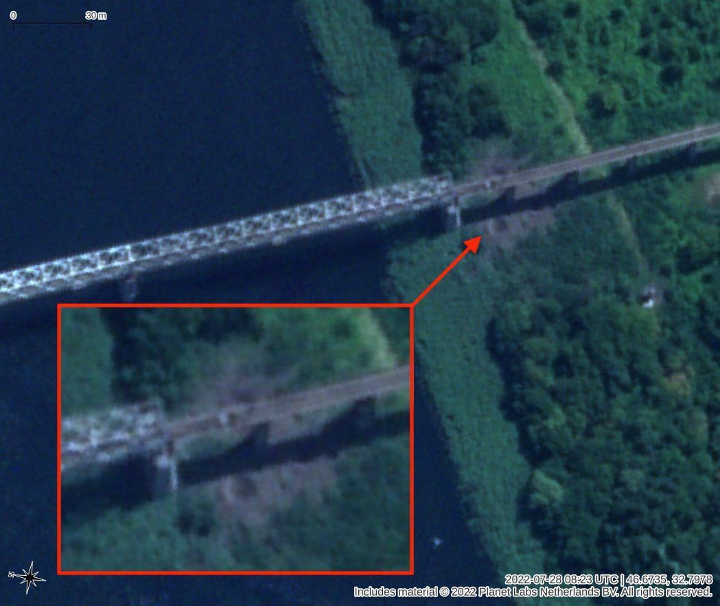 ​Еще один мост на Херсонщине выведен из строя: у оккупантов остался единственный путь – снимки со спутника