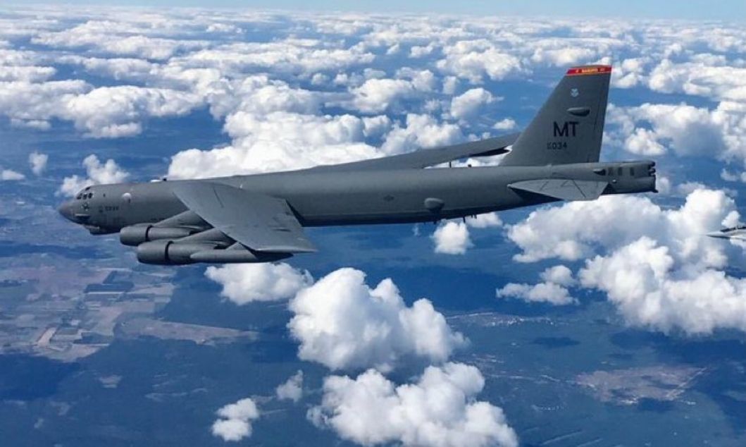 "Хотели ядерный пепел?" - Береза троллит Кремль после маневра B-52 США у границ РФ