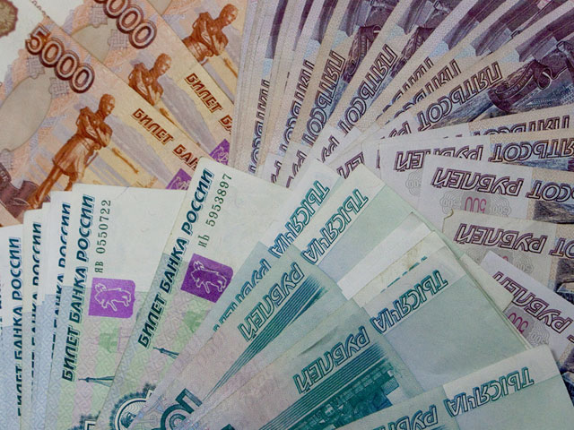 Российские СМИ: в начале 2016 года доллар подорожает до 80 рублей