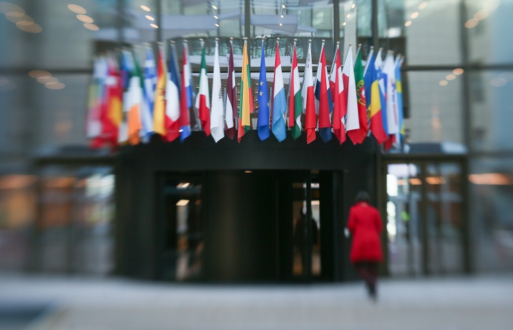 ​СМИ: Евросоюз не решился отменить санкции против Кремля