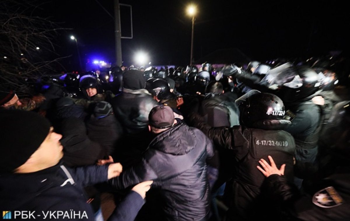 "Момент террора в Украине", - мировые СМИ о протестах в Новых Санжарах 