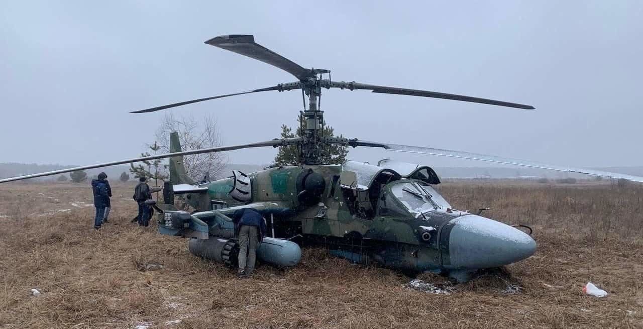 ​Вертолетов было два: Z-каналы выложили в Сеть момент уничтожения ВСУ Ка-52 в районе Работино