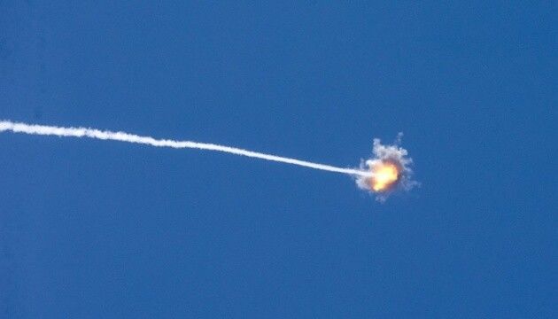 Киев ночью вновь оказался под атакой армии России - горел 9-этажный дом